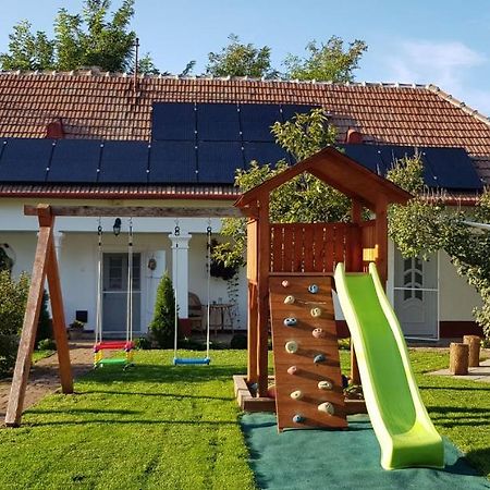 Harmonia Paraszthaz Es Apartman Poroszló エクステリア 写真
