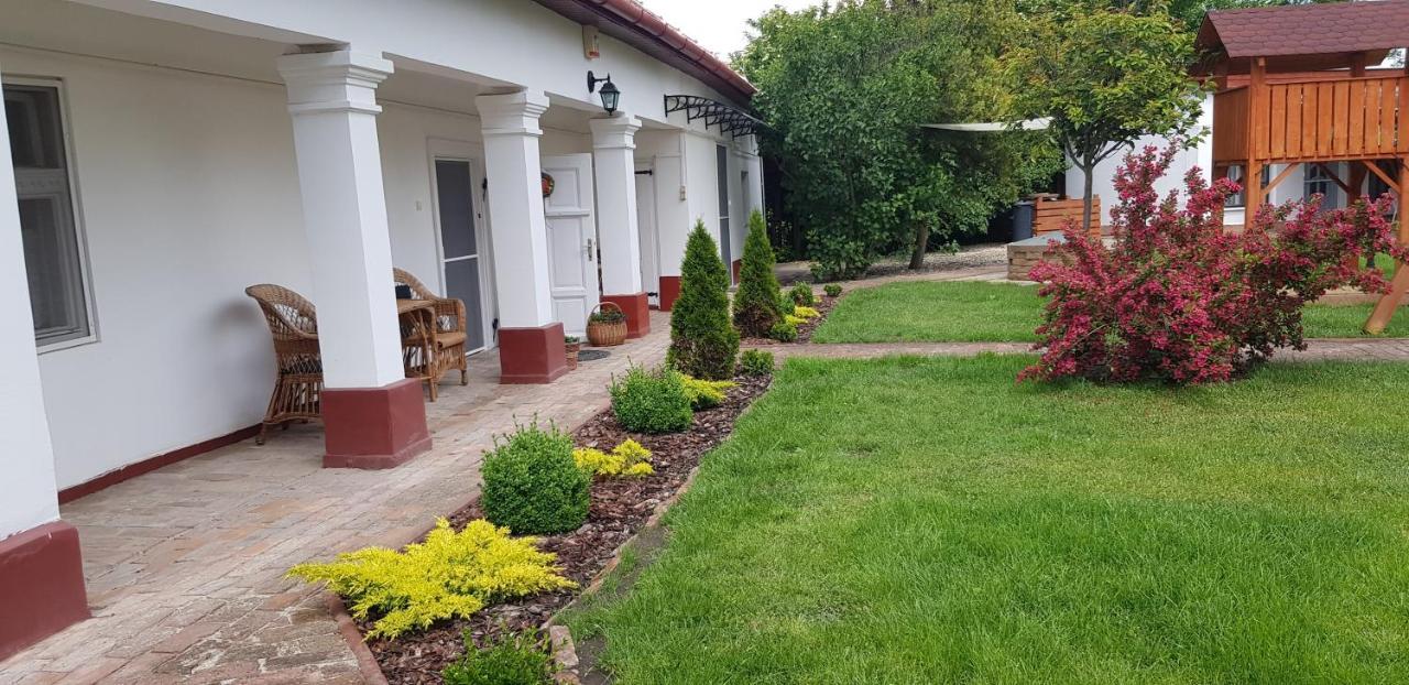 Harmonia Paraszthaz Es Apartman Poroszló エクステリア 写真