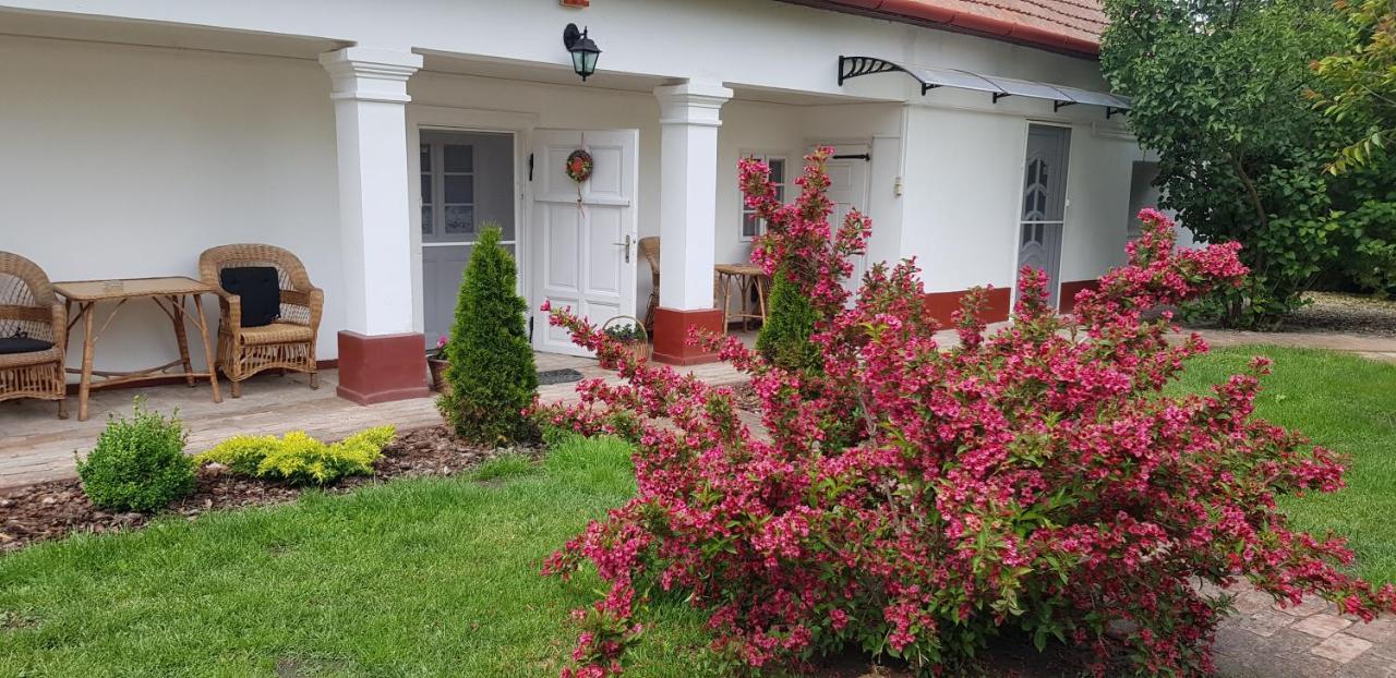 Harmonia Paraszthaz Es Apartman Poroszló エクステリア 写真